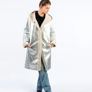 Abrigo metalizado reversible de piel doble faz
